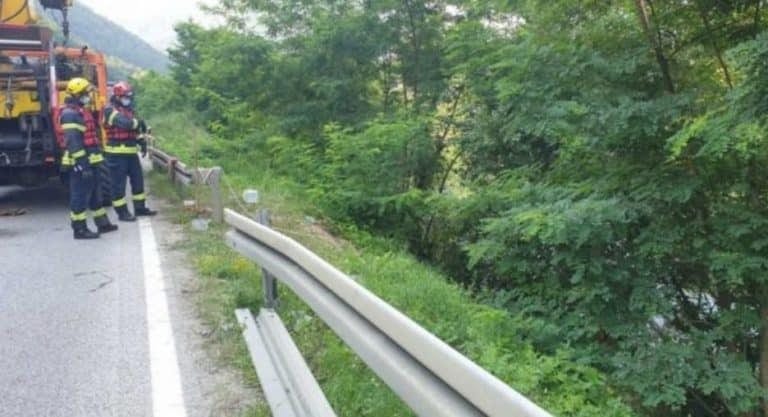 Sleteo automobil u reku Lim