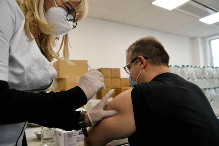 Od danas i kol centar za prijavu za vakcinisanje