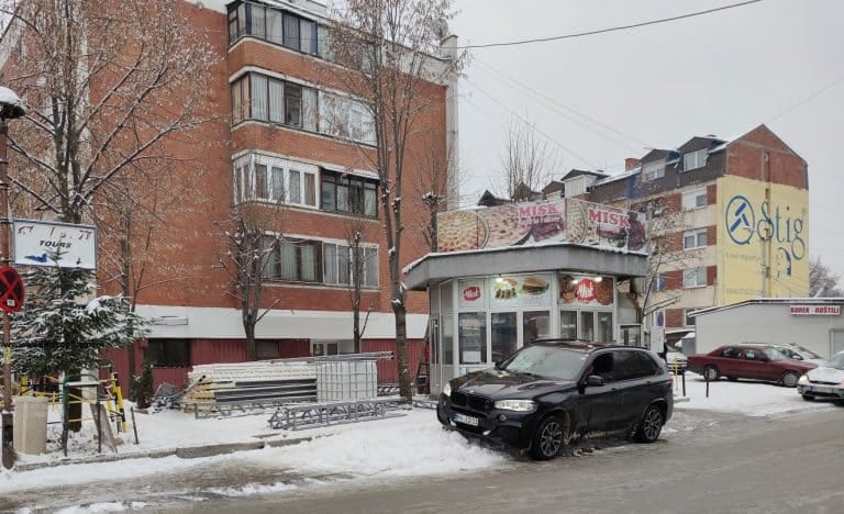 Uklonjena letnja bašta kod Autobuske stanice