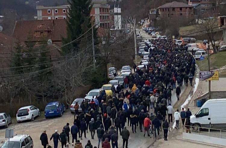 Klanjana dženaza Imranu Radetincu (16) koji je tragično izgubio život u saobraćajnoj nesreći (Video)