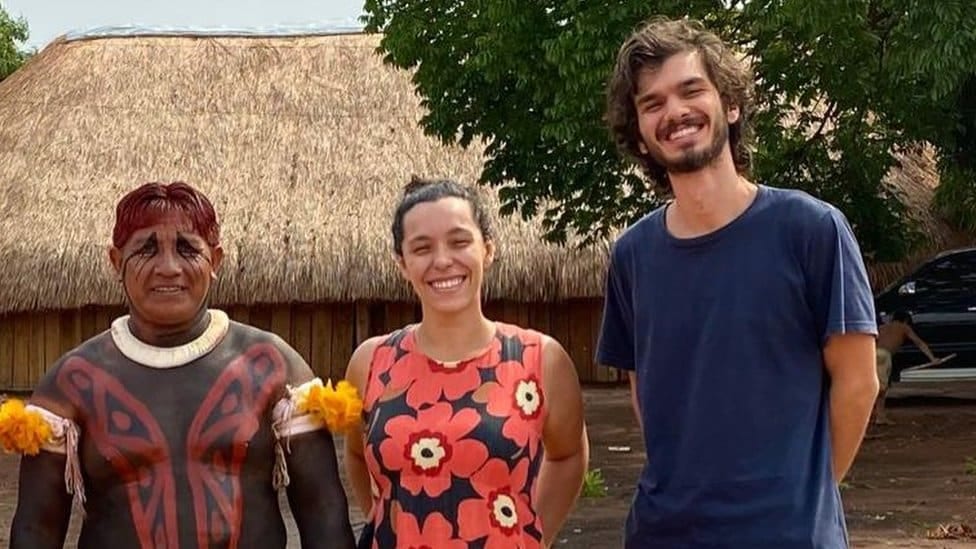 Yanamá Kuikuro with the medical doctor (centre) and nurse (right) who worked in the village for six months