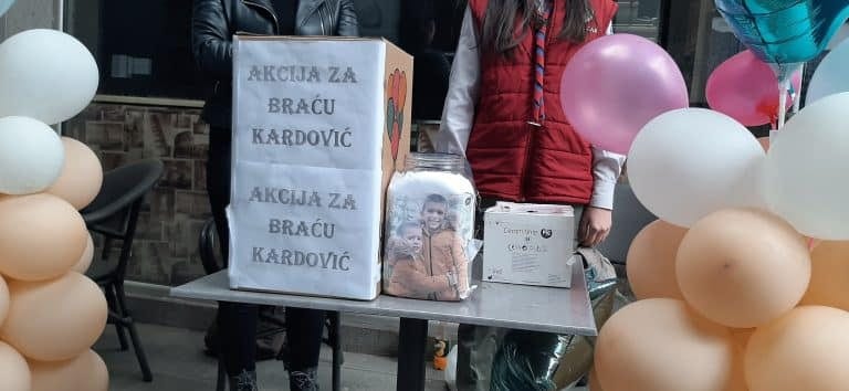 Rožajci prikupljali pomoć za braću Kardović u Novom Pazaru(video)