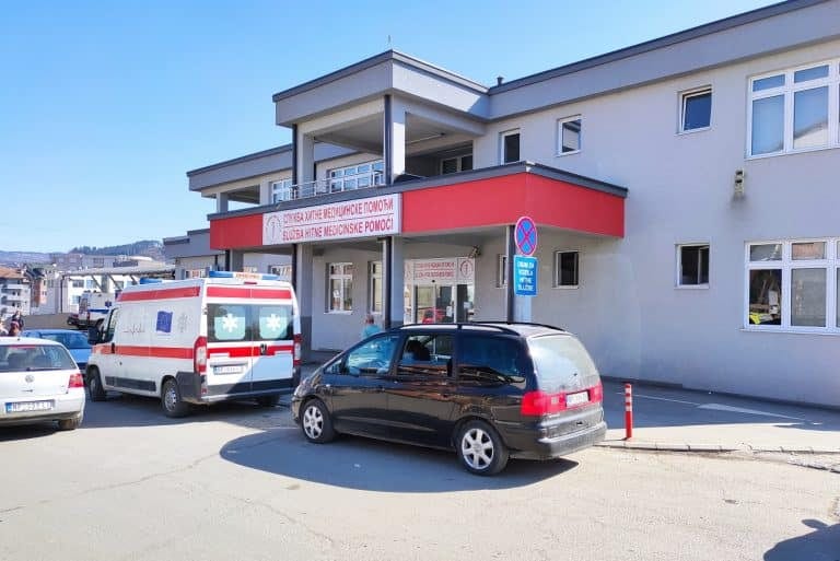 Tri maturantkinje iz Novog Pazara povređene u saobraćajnoj nesreći (VIDEO)