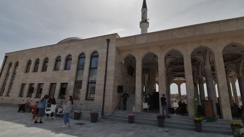 Islamski centar Gazilar otvorio vrata za sve vernike (video)