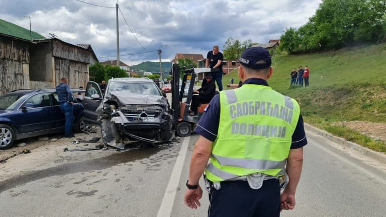 Petogodišnja devojčica povređena u saobrćajnoj nesreći u Novom Pazaru (video)