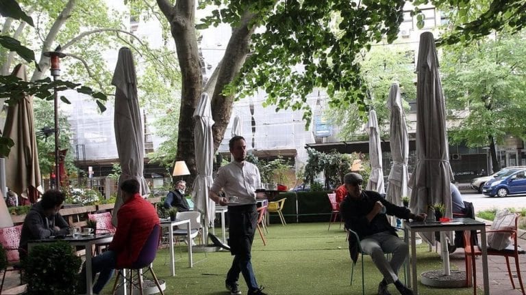 Korona virus: Dodatno popuštanje mera u Srbiji, u Vijetnamu testiraju čitav grad zbog straha od novog soja virusa