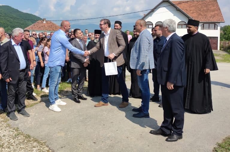 Vučić lokalnim funkcionerima: Slušajte šta vam narod kaže