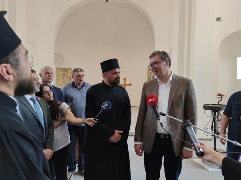 Vučić u Deževi: Ulaganja u puteve, izgradnju fiskulturne sale i obnovu Doma kulture