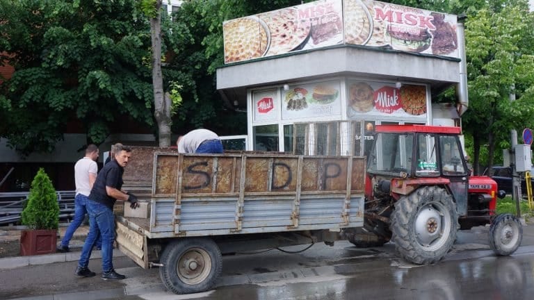 Preduzetniku iz Novog Pazara (ne)zakonito uklonili letnju terasu? (video)