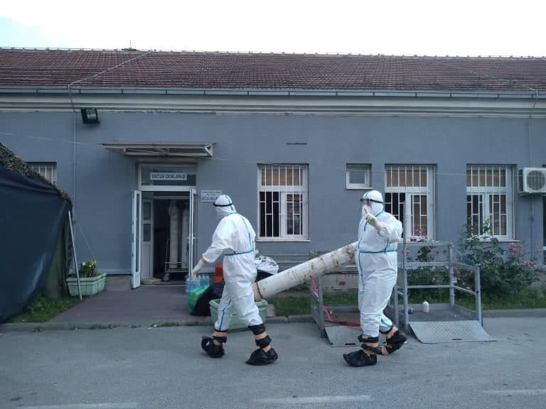 Polovine testiranih pozitivno na koronu