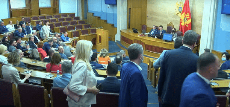 Skupština Crne Gore usvojila Rezoluciju o genocidu u Srebrenici