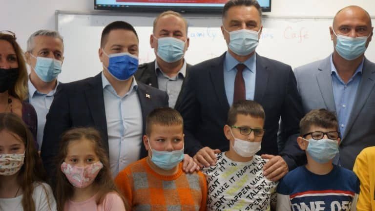 Ružić: Tri škole dobile sredstva u vrednosti od 22 miliona dinara (video)