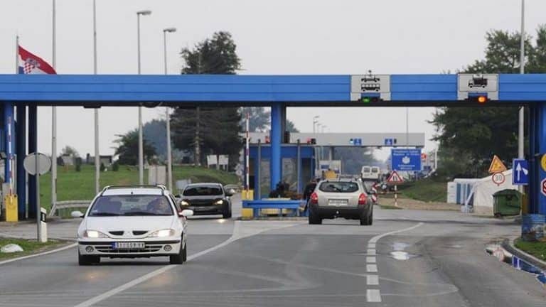 Državljani SRB mogu u HR bez potvrde o vakcinaciji i testa