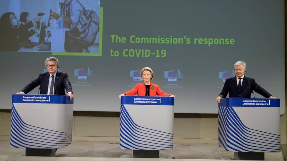 The Internal Market Commissioner, Thierry Breton (left), the President of the European Commission, Ursula von der Leyen (centre), and the European Commissioner for Justice, Didier Reynders