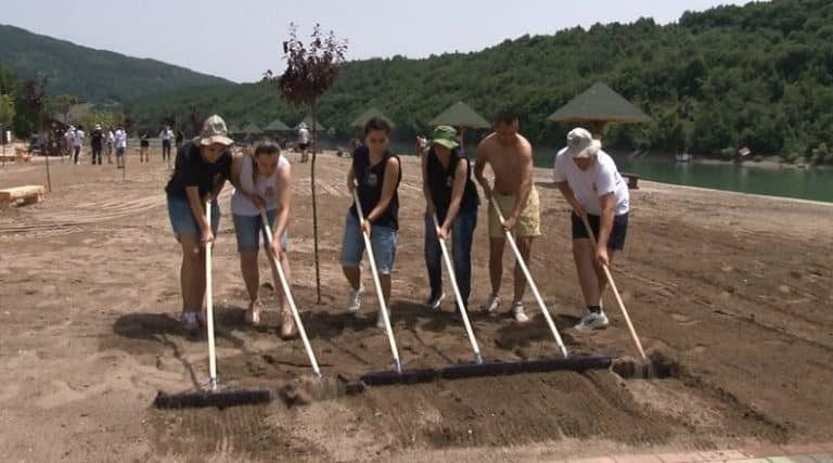 Akcijaši ORA vredno rade na sređivanju „Pazarske plaže“ (video)