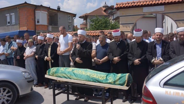 Klanjana dženaza dr Denisu Bošnjaku (video)