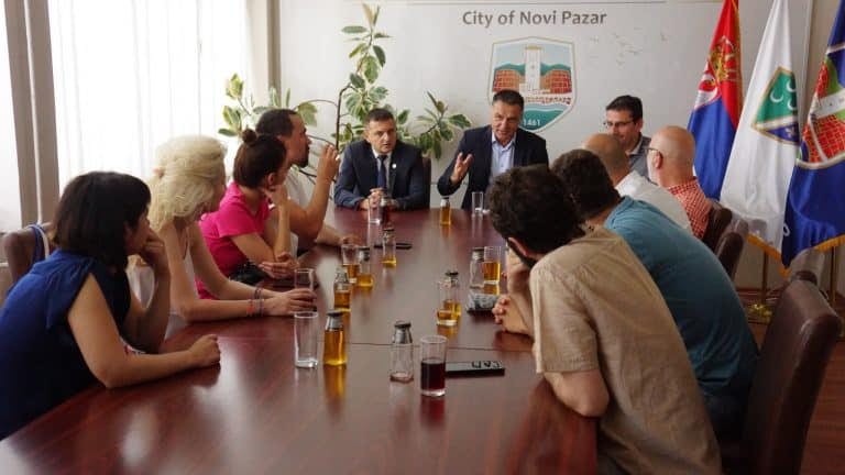 Predstava „Ako gledaš u ponor“ proglašena za najbolju na Sterijinom pozorju (video)