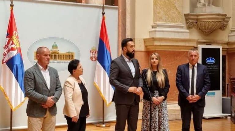 Kamberi i Imamović: Glasno negiranje genocida nad Bošnjacima je ohrabrenje huliganima