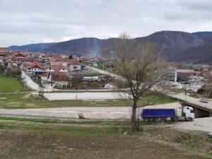 Firma za čišćenje zgrada gradi igralište na Deževskom