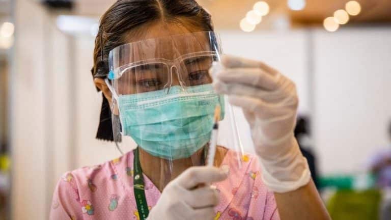 Korona virus i vakcine: Ako ih bogate zemlje uskoro ne poklone, propašće više od 240 miliona doza