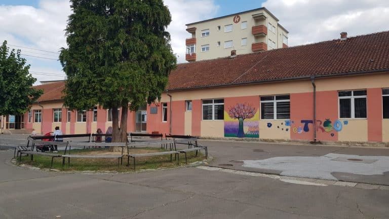 Ministarstvo: Bez himne samo u OŠ “Rifat Burdžović Tršo”