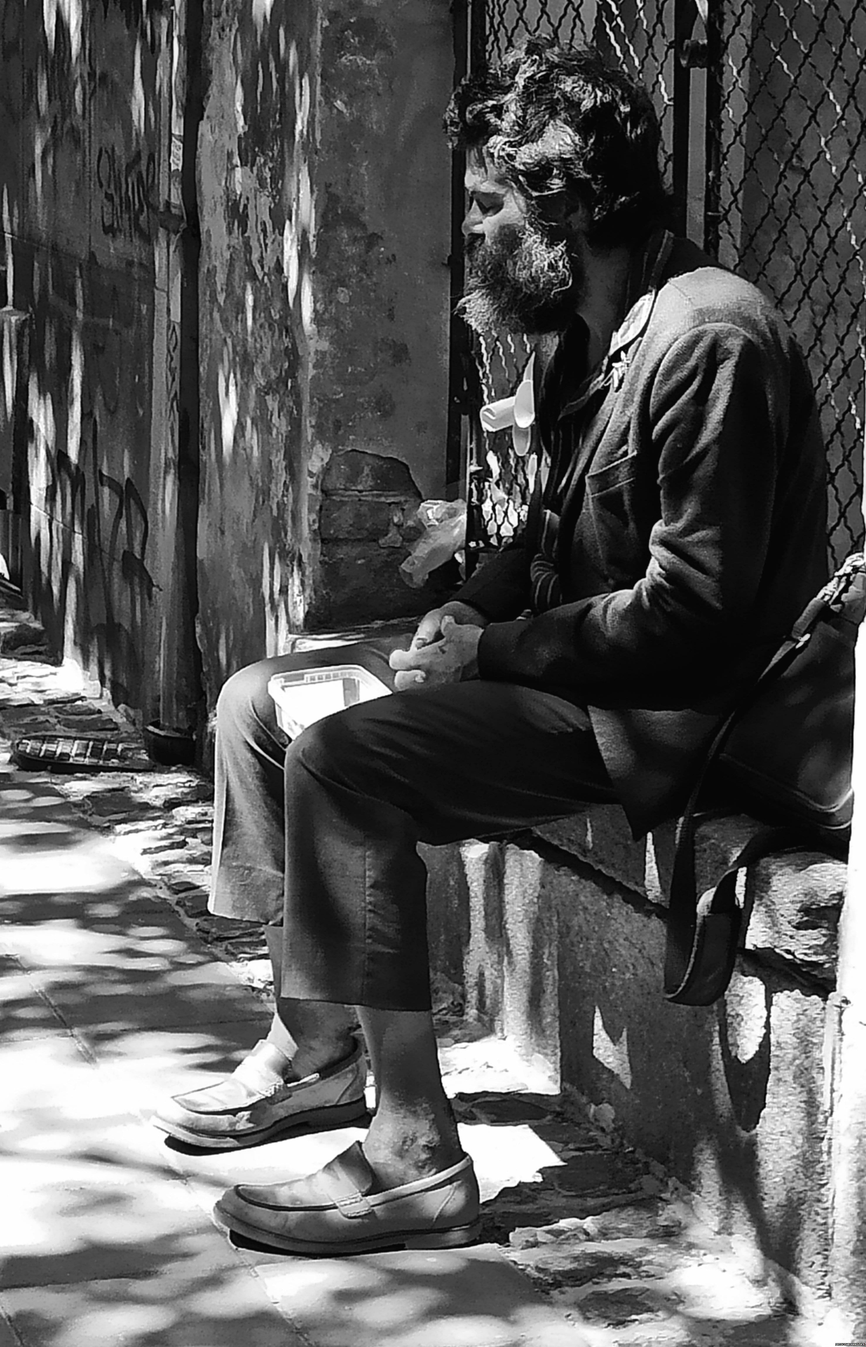 Fotografija sa izložbe „I oni bi ostali kod kuće