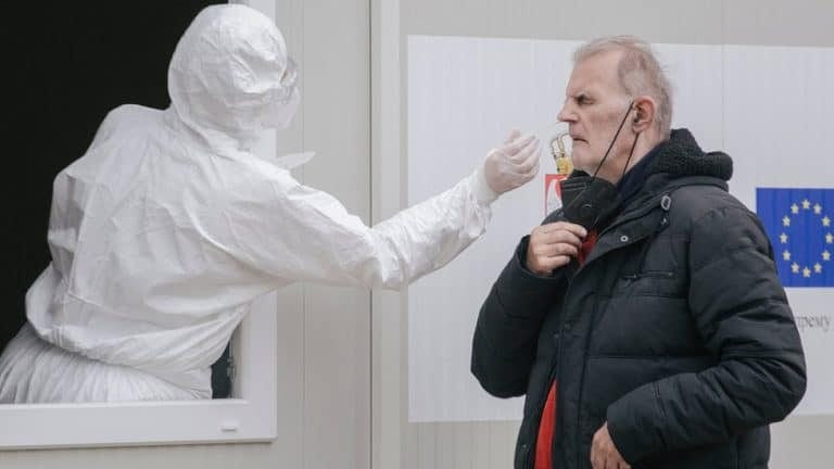 Korona virus: U Srbiji korona odnela još 65 života, francuski Senat obio da produži važenje kovid propusnica do jula 2022.