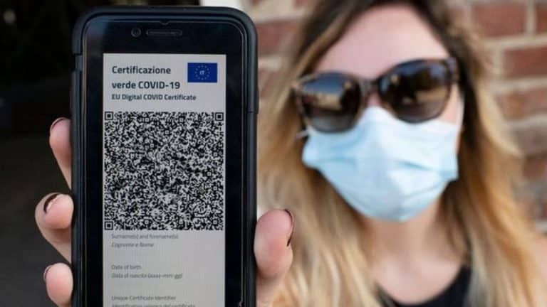 Kovid propusnice i Srbija: Šta znamo do sada i kako život s njima izgleda u svetu