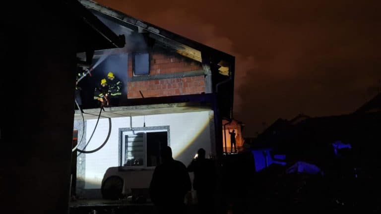 Požar u Novom Pazaru, četvoro dece na Dečijem odeljenju (video)