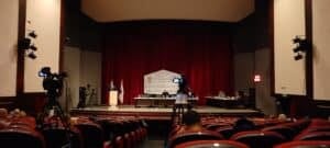 Sednica počela učenjem dove