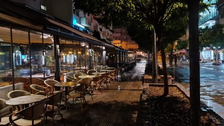 UGS: Ugostitelji u Novom Pazaru zatvorili lokale u 22h, neće diskriminaciju (video)
