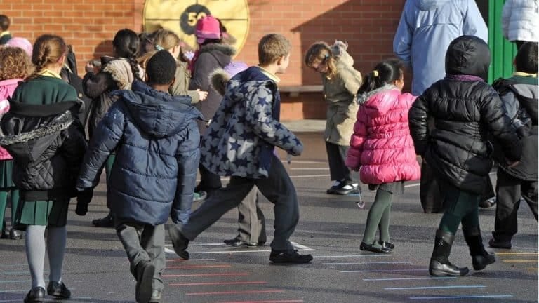 Korona virus, Srbija i škola: Kako organizovati devet dana raspusta usred pandemije – i zdravstveno i finansijski