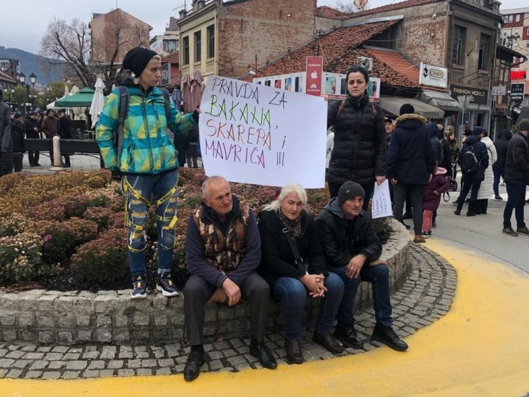 Blokiran kružni tok kod Gradske uprave u Novom Pazaru na sat vremena (video)