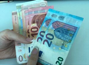 Na minimalcu oko 400.000 građana – sindikati traže povećanje