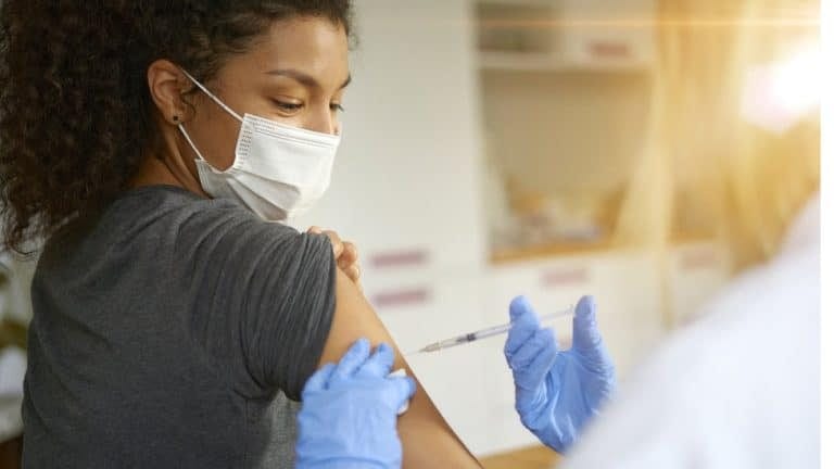 Korona virus i vakcine: Godinu dana je „dugačak period“ za proveru bezbednsti vakcina, kažu stručnjaci