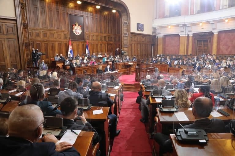 Narodni poslanici inkasirali 14,7 miliona u prošloj godini