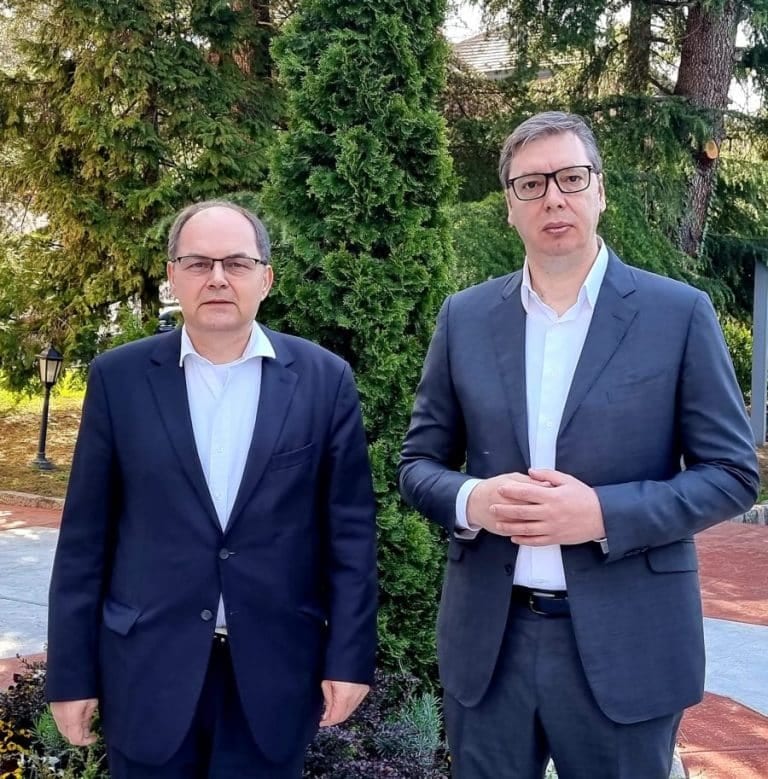 Vučić Šmitu izrazio „jasno neslaganje“ zbog primene bonskih ovlašćenja u BiH