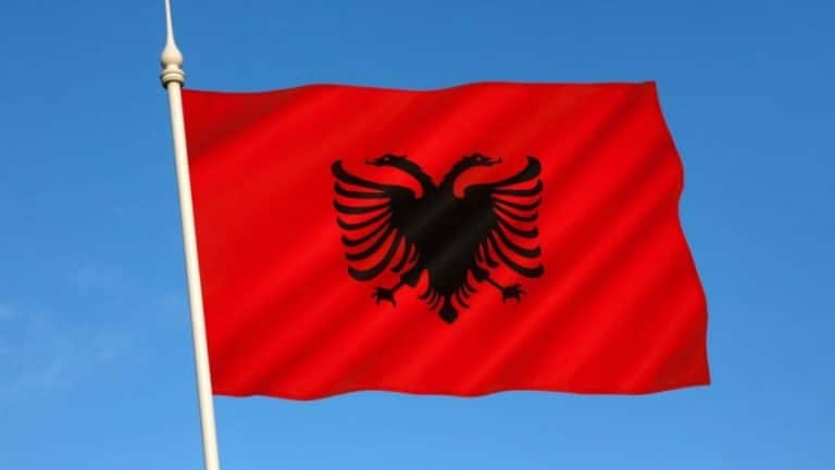 Albanski parlament ne priznaje genocid u Srebrenici