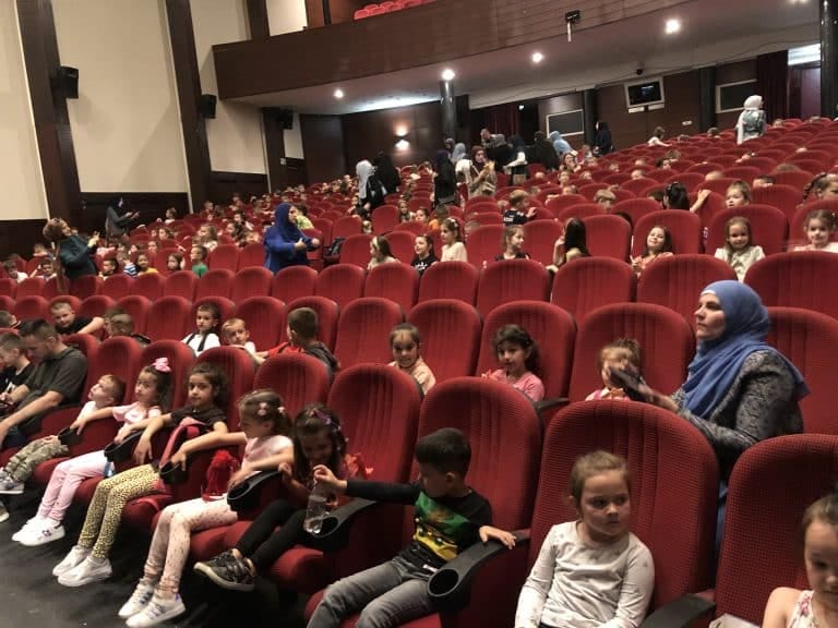 IUNP: Veliko interesovanje za predstaavu (video)