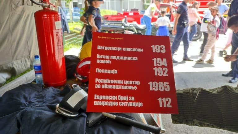 Policija javno izložila opremu (video)