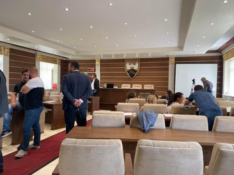 Sednica odložena za sutra, moguća prinudna uprava u Sjenici