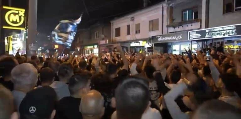 Nekoliko hiljada Novopazaraca dočekalo fudbalere FKNP (Uživo)