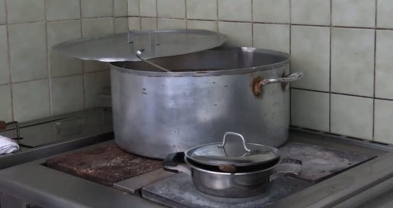 Sve više gladnih u Novom Pazaru (video)