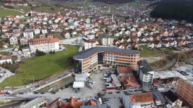 O ovoj zgradi u Tutinu priča cela Srbija (video)