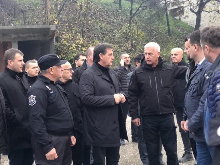 Meštani naselja Šutenovac: 100 ministara da dođe, godinama se ništa ne radi (video)