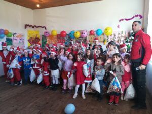 Deca iz Muhova i okolnih sela uživala u novogodišnjoj proslavi