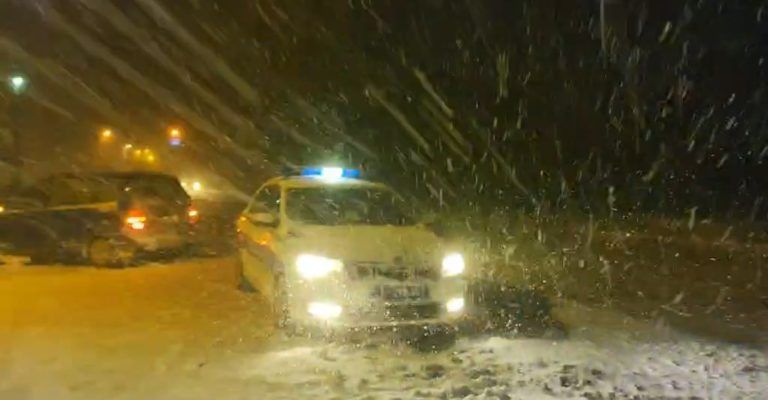 Zavejana sva novovaroška sela: Na planinama sneg i do dva metra, struje nema od noćas