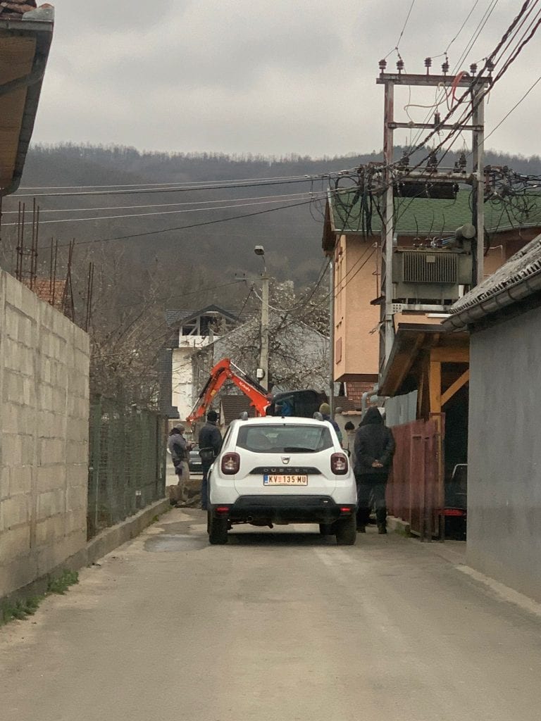 Meštani Šutenovca: Više od 24h nemamo struju, hladno nam je  (video)