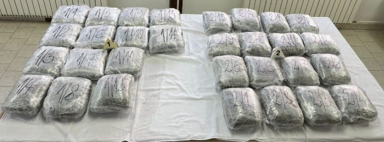 U vozilu Hitne službe iz Raške pronađena droga (video)