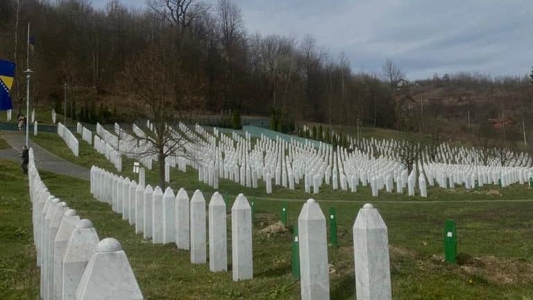 Usvojen Dan sećanja na genocid u Srebrenici